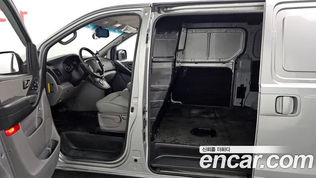 Hyundai Starex 2019 — фото 10