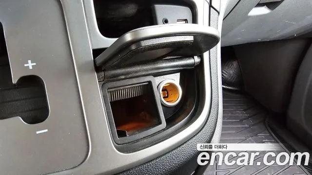 Hyundai Starex 2019 — фото 12