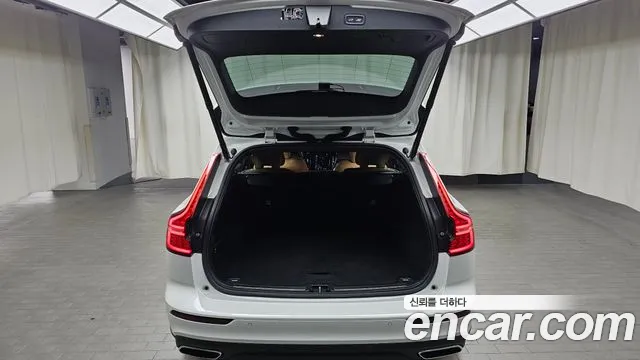 Volvo V60 2021 — фото 20
