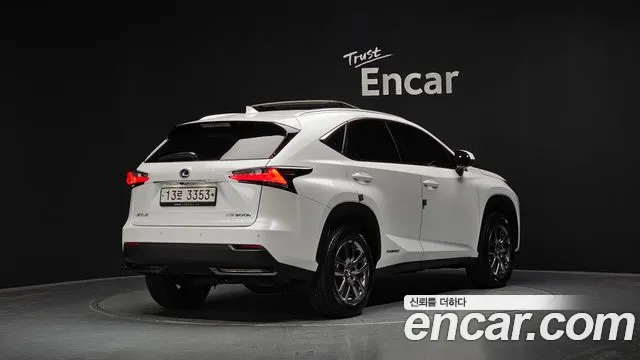 Lexus NX 2017 — фото 1