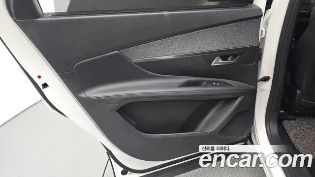 Peugeot 5008 2020 — фото 15