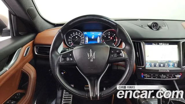 Maserati Levante 2018 — фото 12