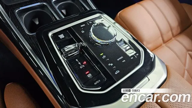 BMW 7-Series 2025 — фото 12