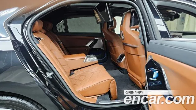 BMW 7-Series 2025 — фото 17