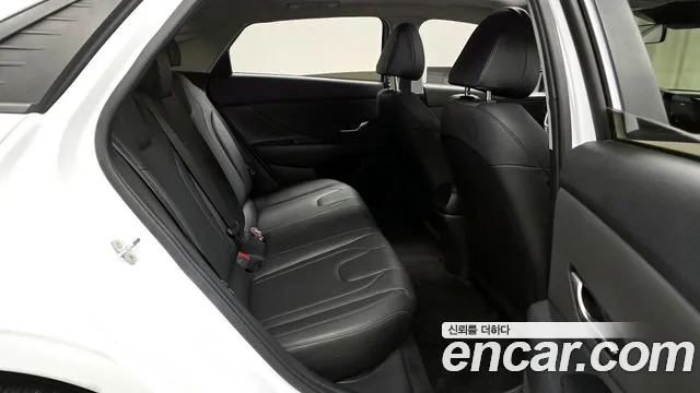 Hyundai AVANTE 2021 — фото 12