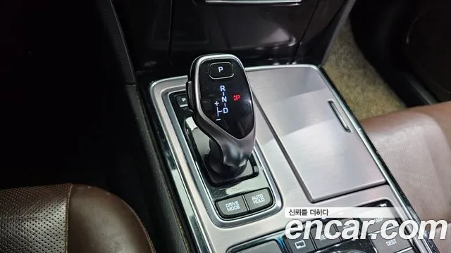 Hyundai Equus 2015 — фото 9
