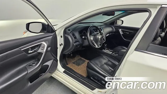 Nissan Altima 2017 — фото 10