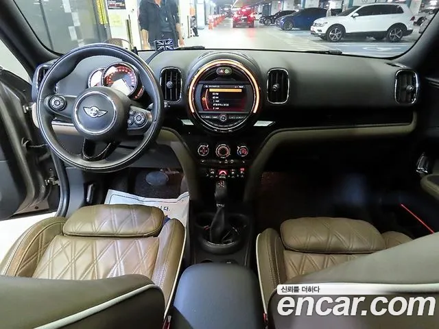 Mini Countryman 2018 — фото 10