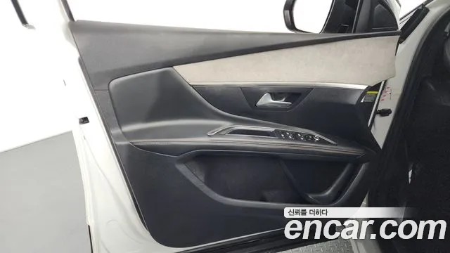 Peugeot 5008 2022 — фото 14