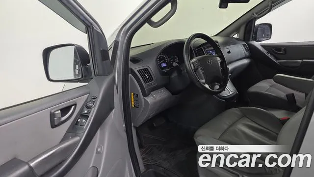 Hyundai Starex 2017 — фото 11