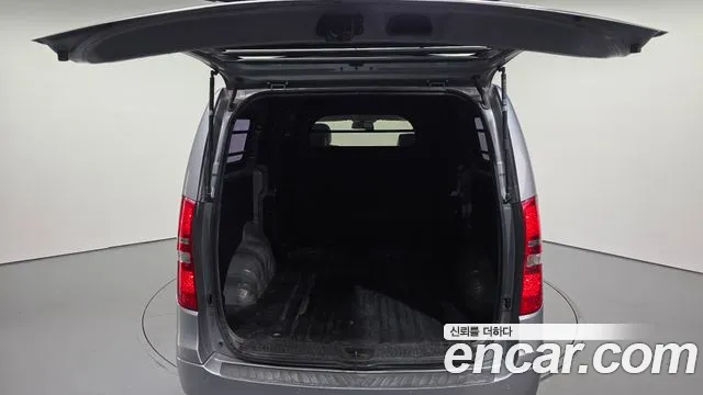 Hyundai Starex 2017 — фото 20