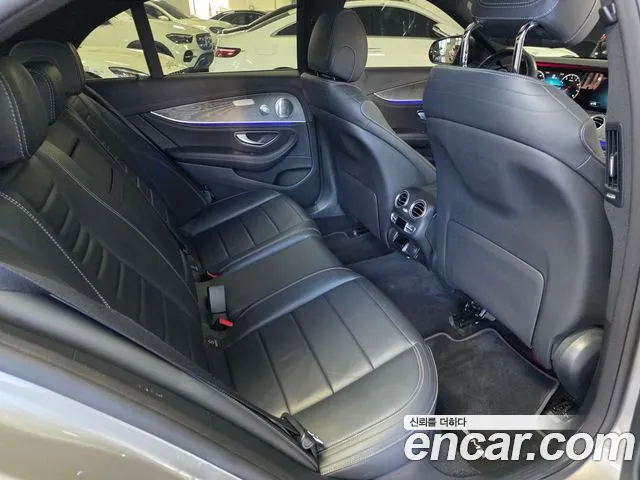 Mercedes-Benz E-Class 2021 — фото 10