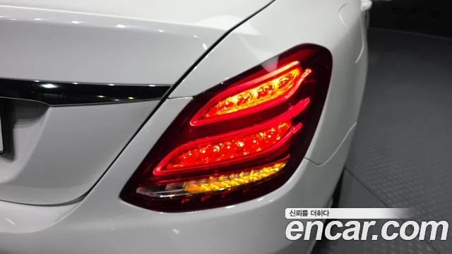 Mercedes-Benz C-Class 2017 — фото 9