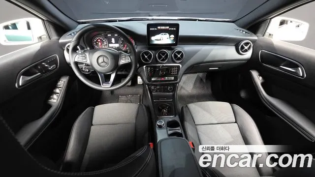 Mercedes-Benz A-Class 2018 — фото 10