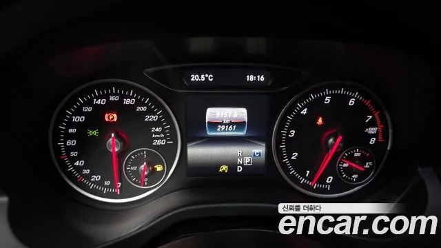 Mercedes-Benz A-Class 2018 — фото 11