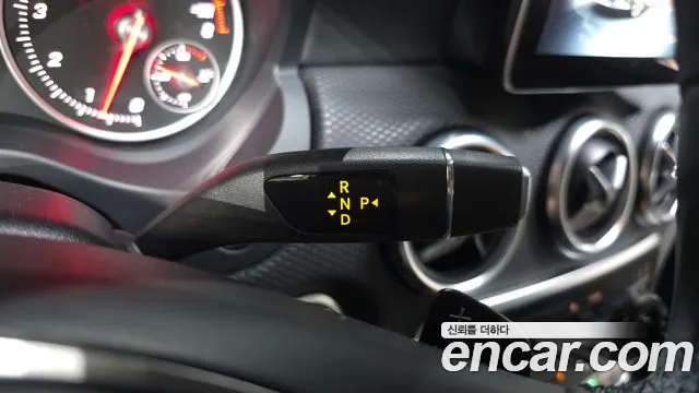 Mercedes-Benz A-Class 2018 — фото 12