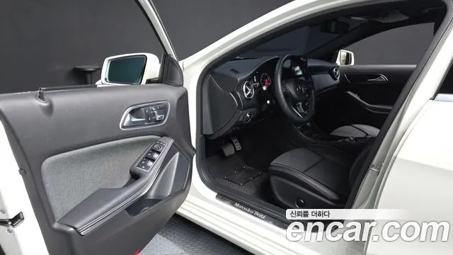 Mercedes-Benz A-Class 2018 — фото 13