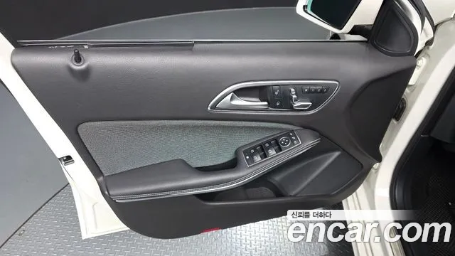 Mercedes-Benz A-Class 2018 — фото 14