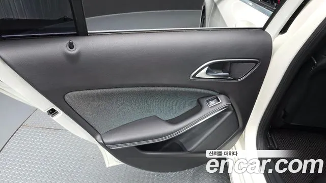 Mercedes-Benz A-Class 2018 — фото 15