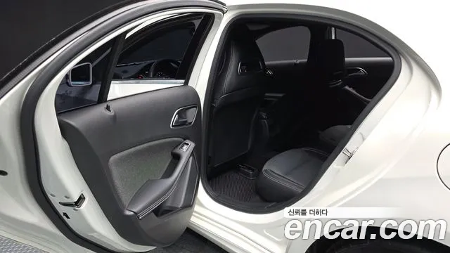 Mercedes-Benz A-Class 2018 — фото 16