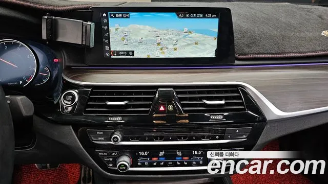 BMW 5-Series 2017 — фото 14
