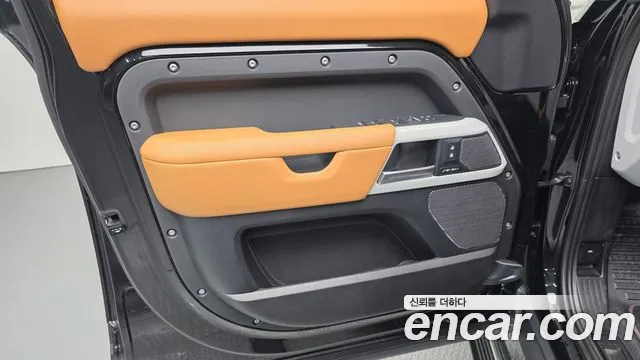 Land Rover Defender 2024 — фото 14