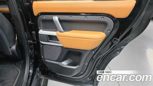 Land Rover Defender 2024 — фото 15
