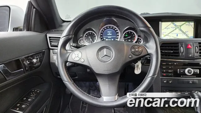 Mercedes-Benz E-Class 2011 — фото 13