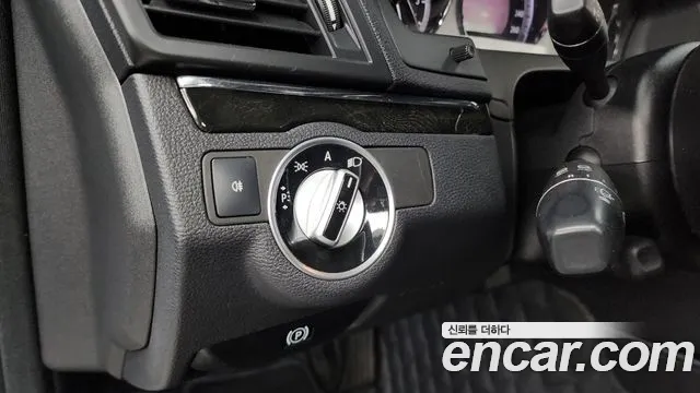 Mercedes-Benz E-Class 2011 — фото 16