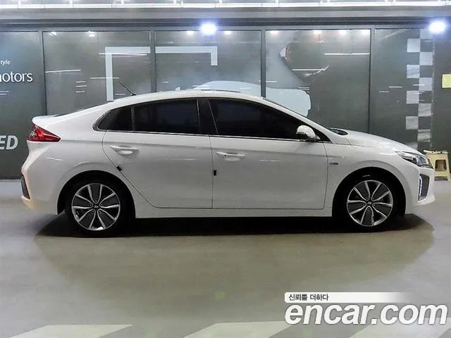 Hyundai Ioniq 2017 — фото 3