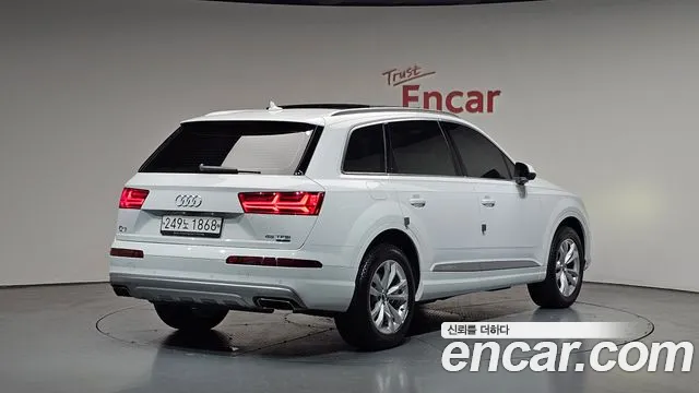 Audi Q7 2019 — фото 1