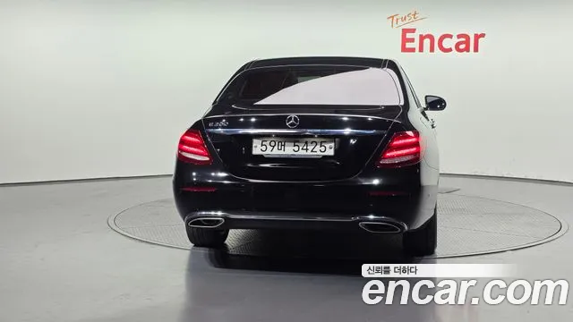 Mercedes-Benz E-Class 2018 — фото 4