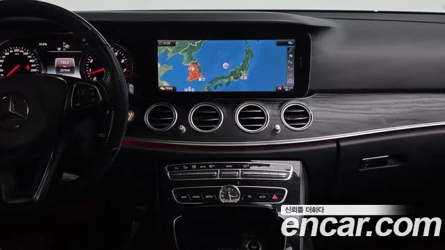 Mercedes-Benz E-Class 2018 — фото 12