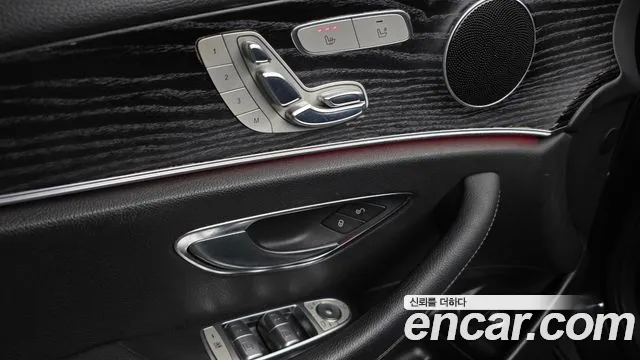 Mercedes-Benz E-Class 2018 — фото 18