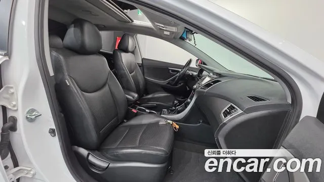 Hyundai AVANTE 2015 — фото 10