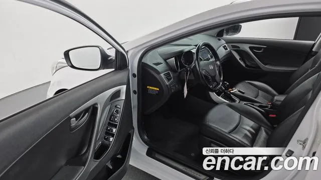 Hyundai AVANTE 2015 — фото 12