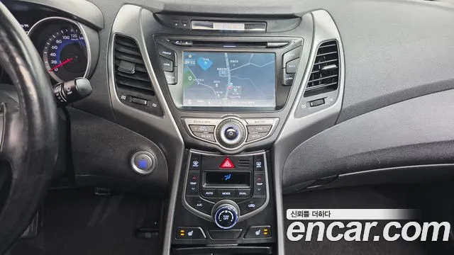 Hyundai AVANTE 2015 — фото 17