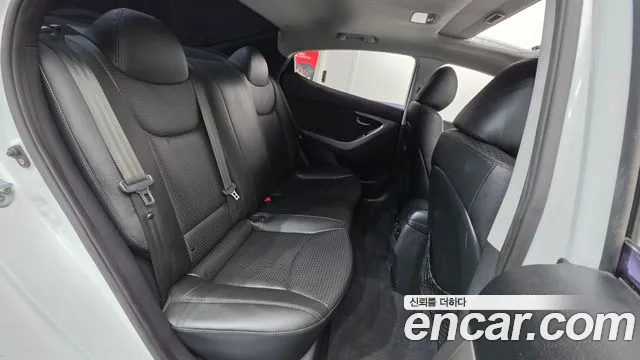 Hyundai AVANTE 2015 — фото 19