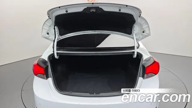 Hyundai AVANTE 2015 — фото 20