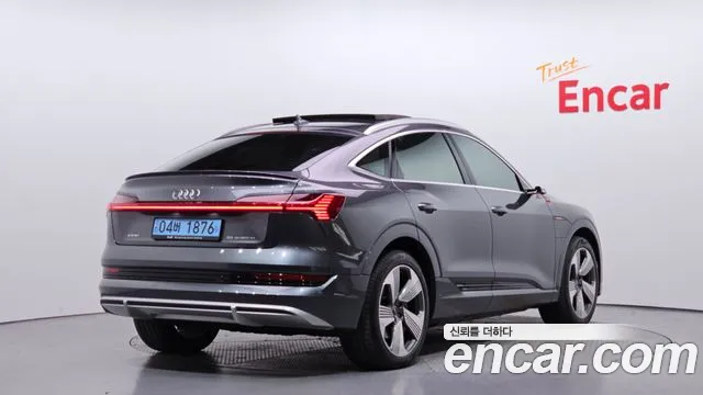 Audi e-tron 2021 — фото 2