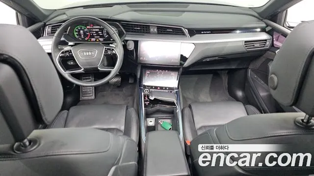 Audi e-tron 2021 — фото 10