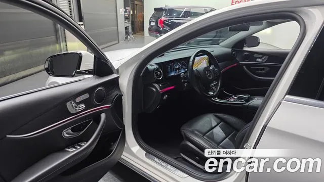 Mercedes-Benz E-Class 2017 — фото 10