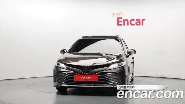 Toyota Camry 2019 — фото 2
