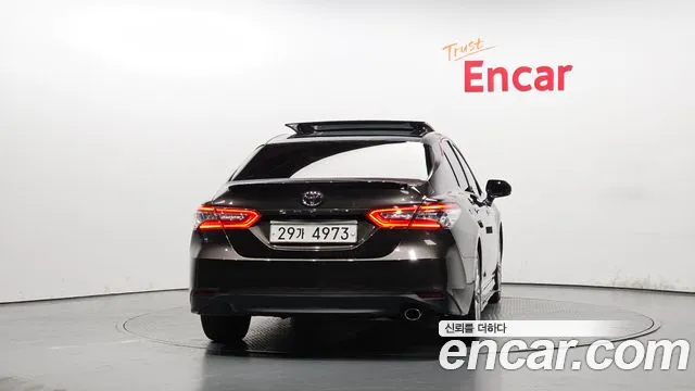 Toyota Camry 2019 — фото 3