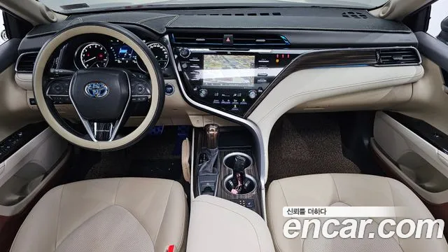 Toyota Camry 2019 — фото 9