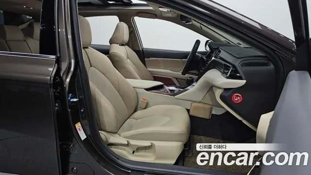 Toyota Camry 2019 — фото 12