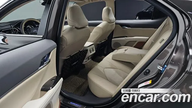 Toyota Camry 2019 — фото 17