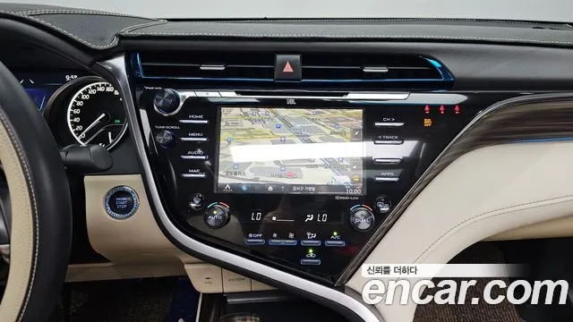 Toyota Camry 2019 — фото 19