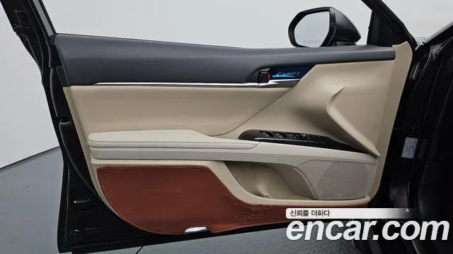 Toyota Camry 2019 — фото 13
