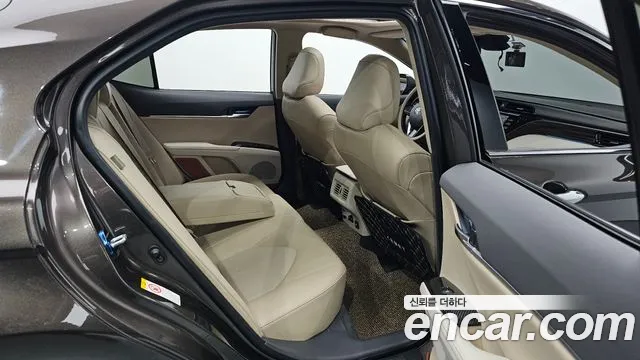 Toyota Camry 2019 — фото 15